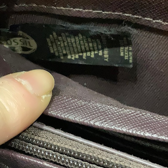 FOSSIL Issue No.1954 Wallet With Outside Zipped Compartment, 12 CreditCard Slot - Picture 5 of 6